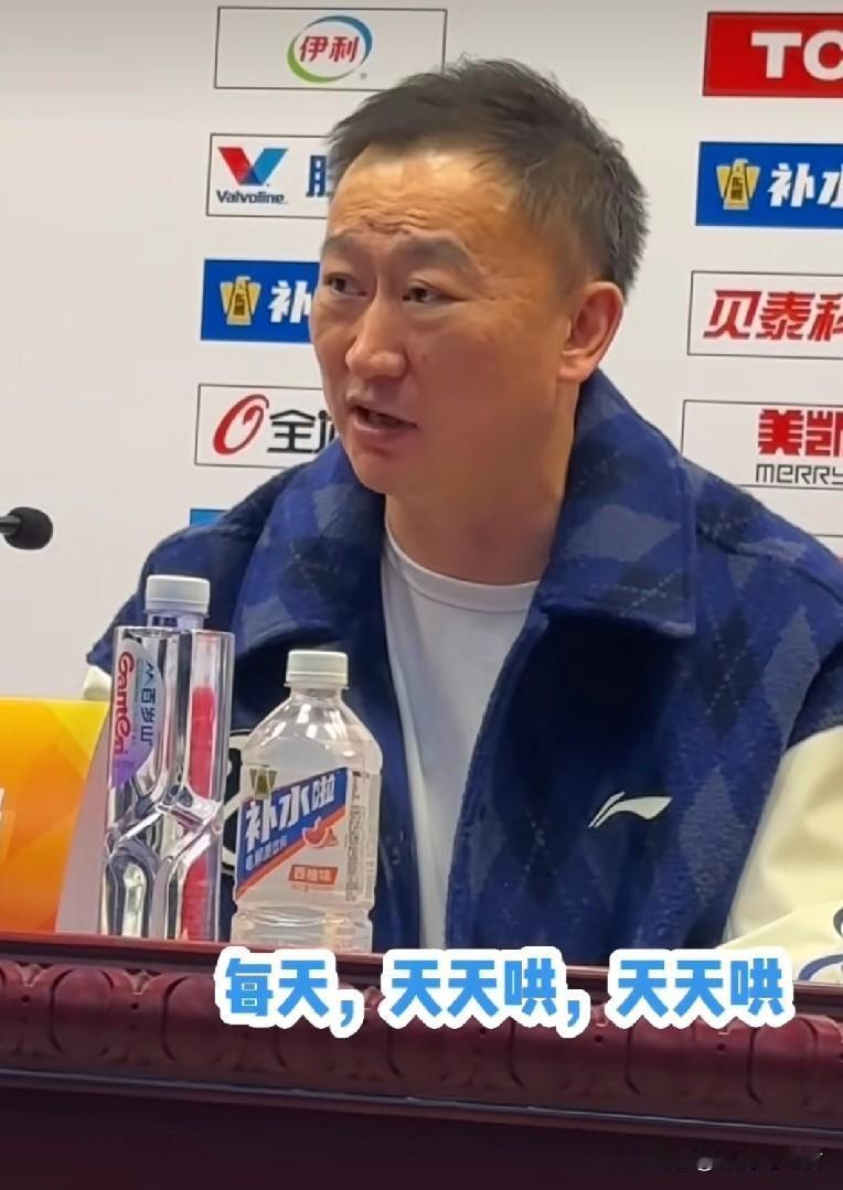 韦瑟斯庞收到警告！广东男篮16分逆转青岛男篮之后，刘维伟在谈到韦瑟斯庞时表示：