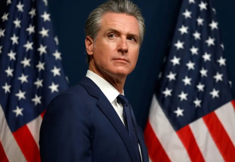 事关2028年总统选举,民主党推出纽森,能扳倒MAGA派吗?趁着特朗普开启亚洲