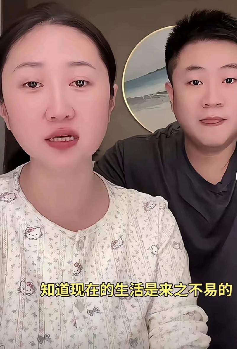 小二在直播间说哥哥玩王亮那些糗事，就是埋汰他哥哥王亮。王亮没有和小二一般见识。他