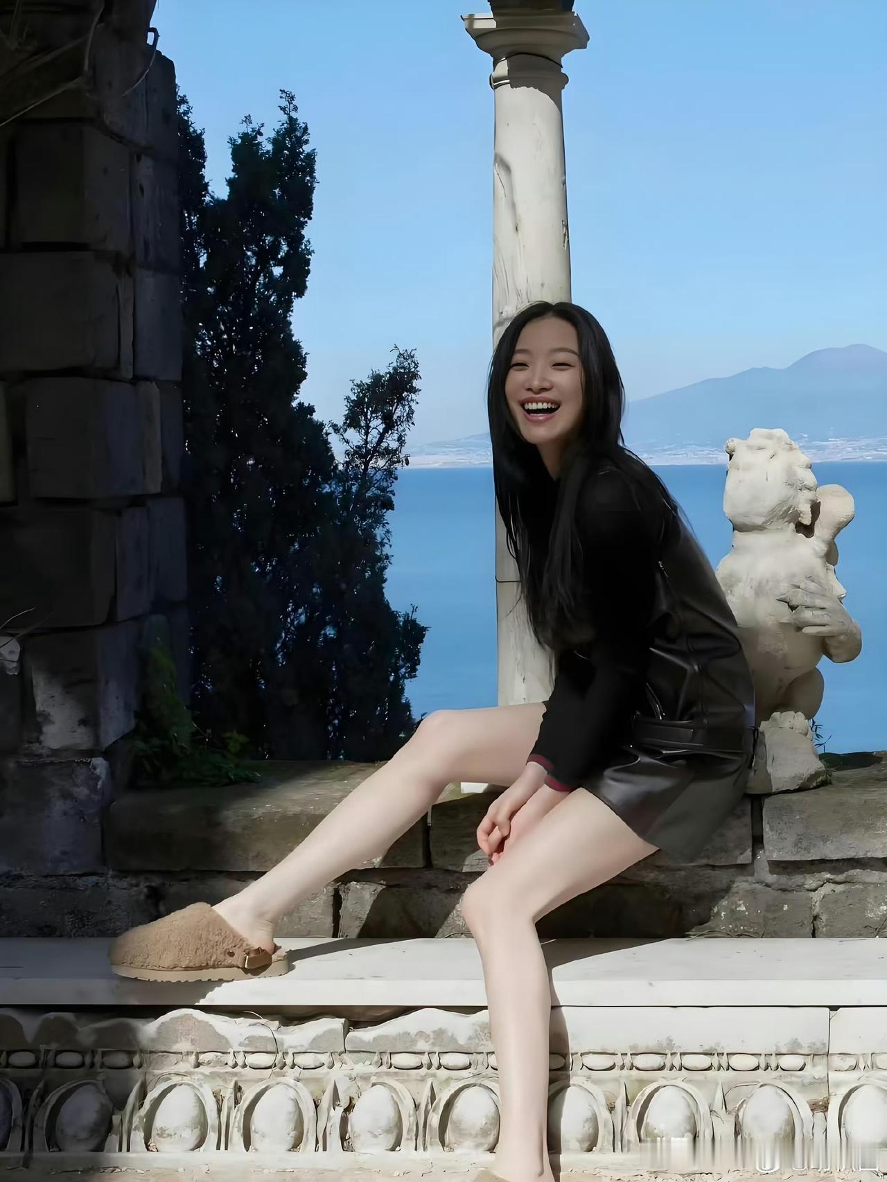 感觉倪妮笑容真的很有感染力！不是那种硬挤出来的假笑，是骨子里透出来的灿烂，像夏