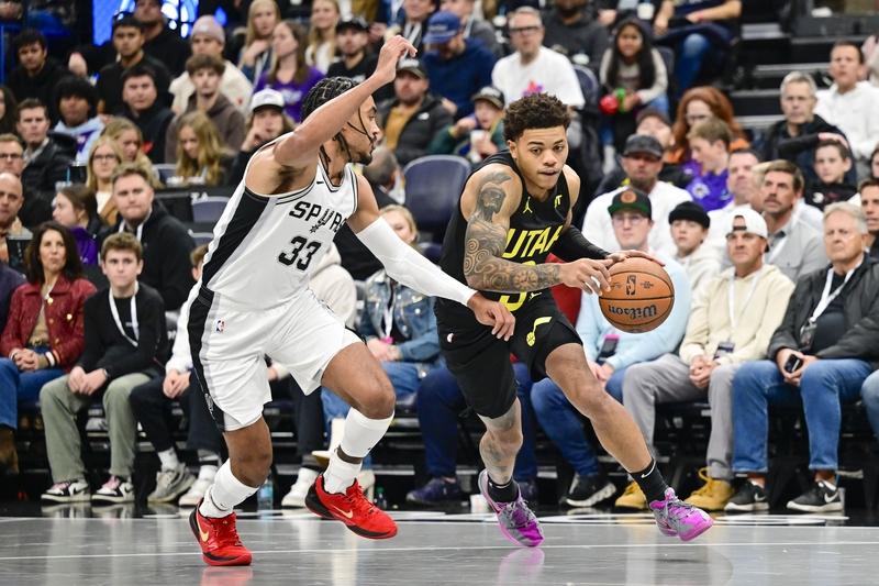 阿门·汤普森的防守简直逆天！12月1日火箭与爵士的比赛，他用19分钟就让爵士核心