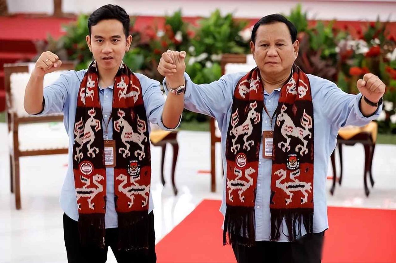 印尼总统支持率暴跌，内斗“变天”倒计时？中国要提前做准备了最近印尼的情况有点复