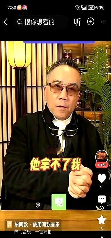 他这边刚骂完“小黑胖子”，那边郭德纲就把他亲哥请上了台。自封“海河战神”，