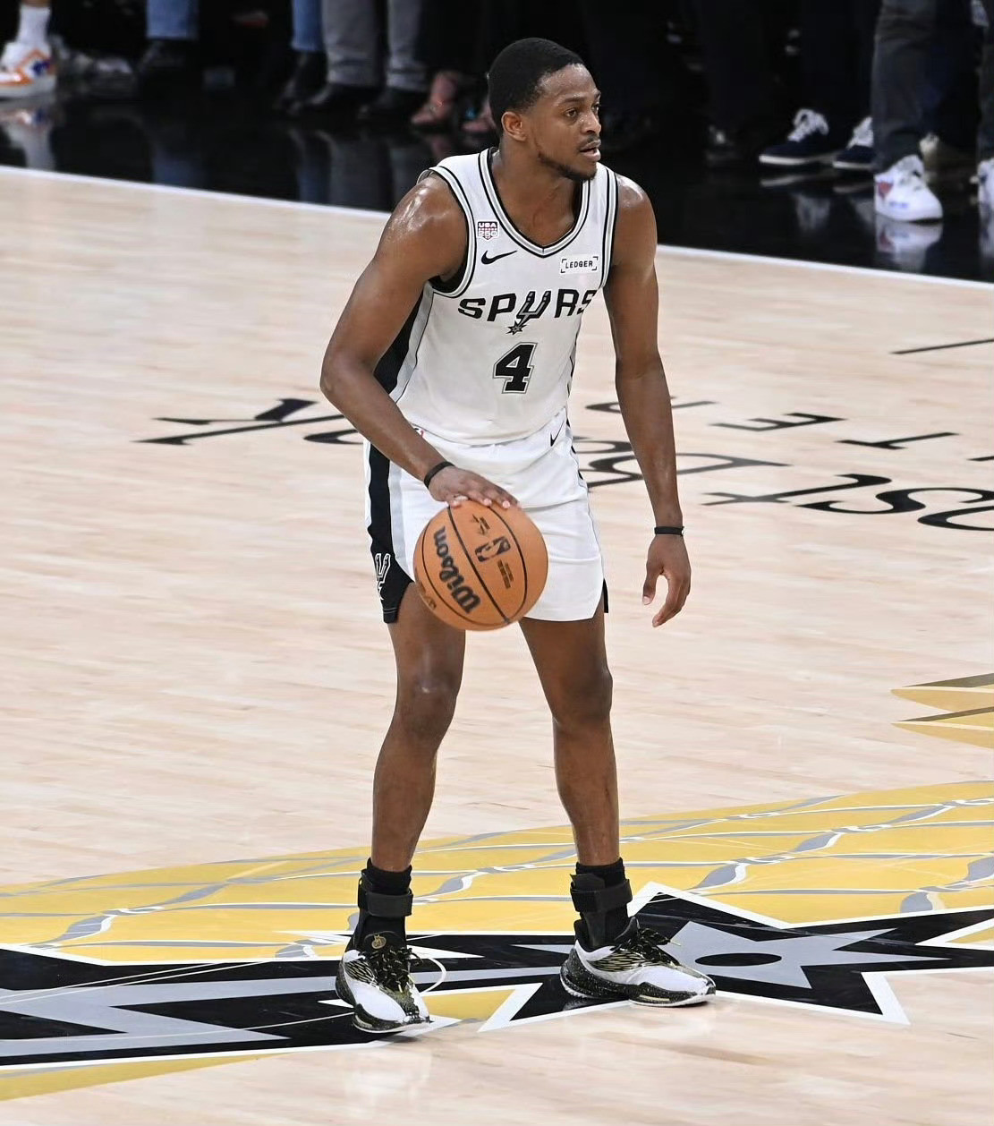 福克斯赛后谈到了卡斯尔和哈珀的成长:“前途无限，他们未来会入选NBA最佳阵容，会