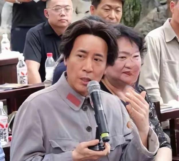 唐国强这次又被观众夸起来了！于和伟饰演伟人的开机照一出，消息爆了！