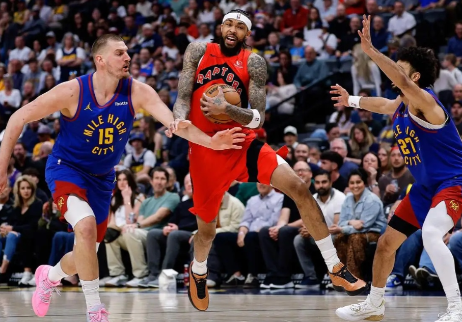 今年mvp给了约老师，大家也不要一惊一乍的历史唯一的赛季3双+篮板王+助攻王