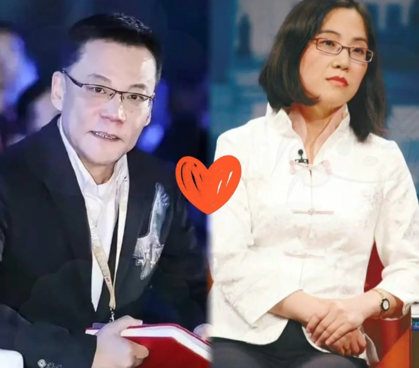 几十年前李国庆对班花张丹红穷追不舍。张丹红对李国庆非常讨厌，爱搭不理。李国庆