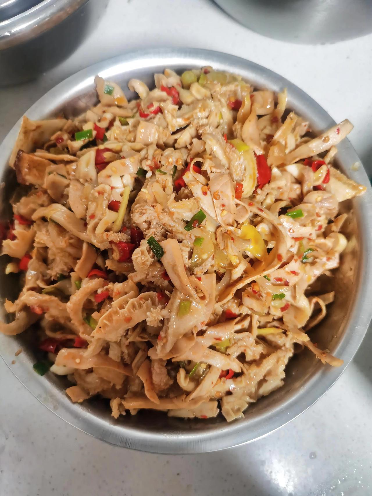 今日公司食堂家常菜谱：爆炒猪肚麻婆豆腐青菜汤。今日读到一句话，觉得很有