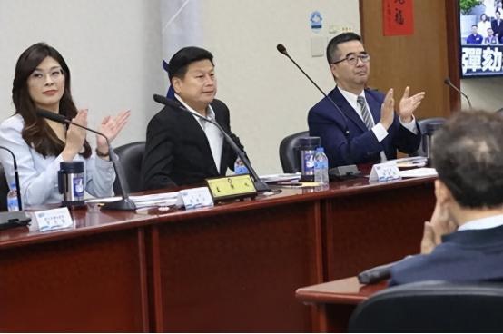 时候已到！2025年12月26日，九票之差，弹劾提案通过，赖清德被要求辞职！傅崐