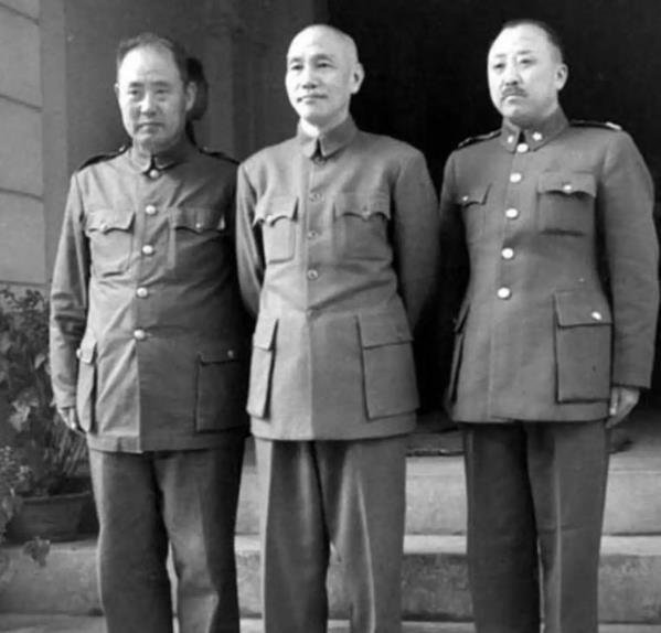 1949年2月，遭到蒋介石软禁的卫立煌终于找到机会，离开南京前往香港。就在他赶往