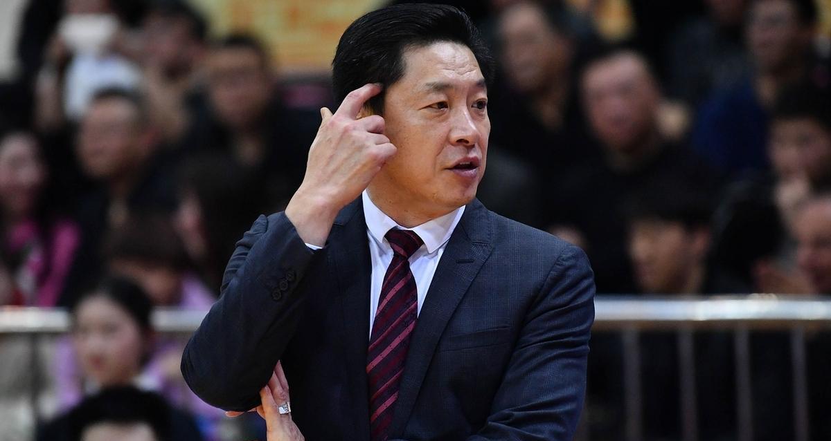 硝烟散尽、回想当年，必须承认李春江是国产教练的顶流！据说，广厦夺冠当夜，最佳国