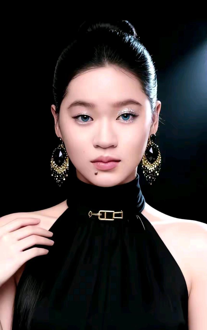 惊艳！全红婵登上时尚杂志，真的太酷了！[赞][玫瑰]都说：“女大十八