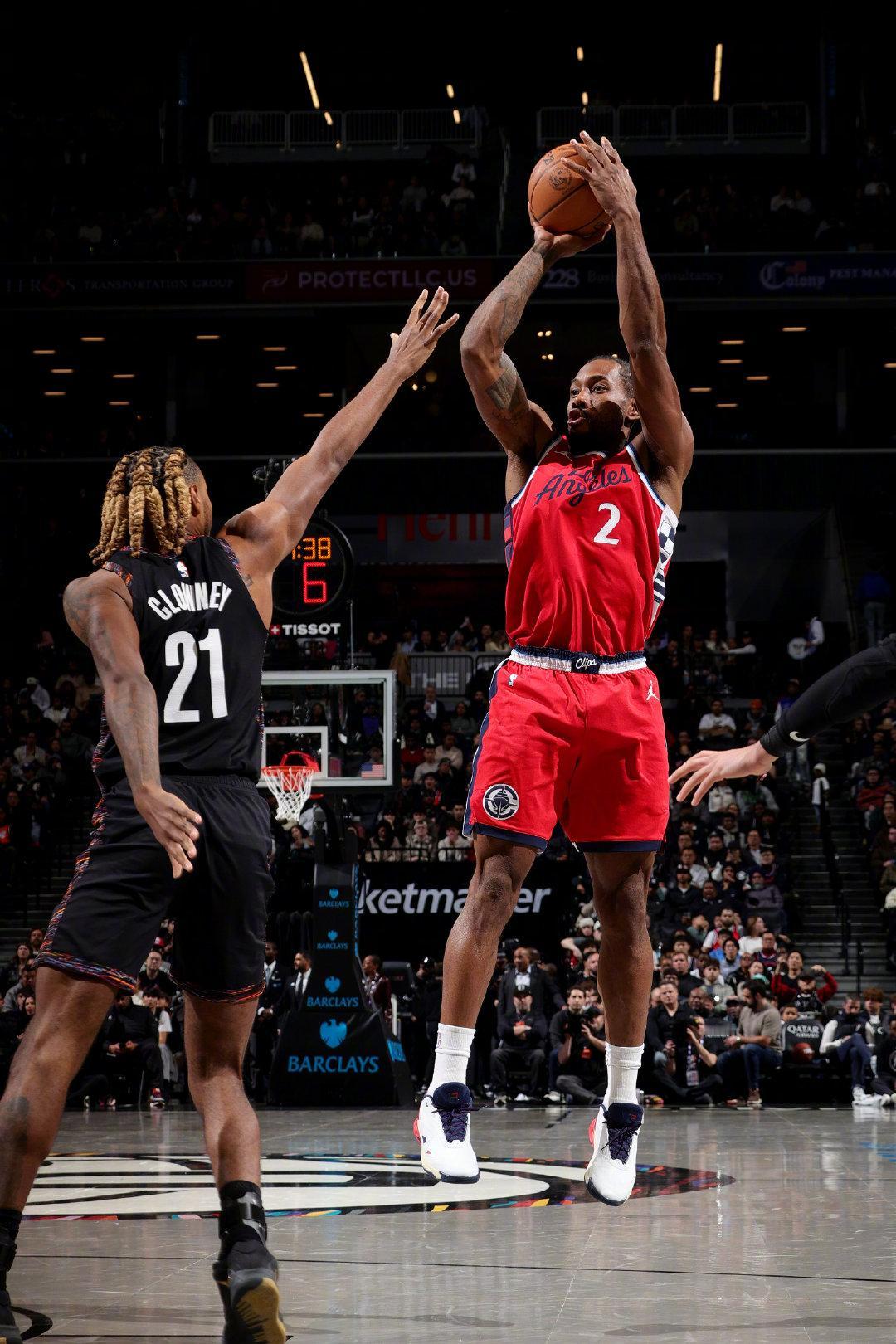 今天第四节的小卡是“战神卡”！全场26分，其中有13分都是第四节得到的。要不是