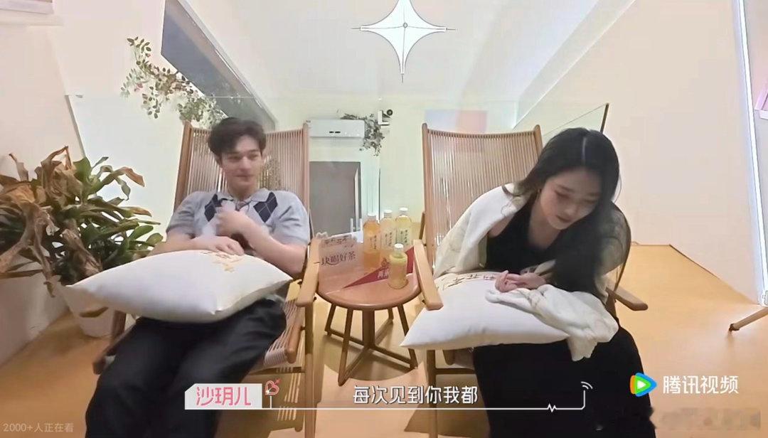 心动的信号玥儿应该是第一次用这种眼神看赵希伦吧|难怪说爱一个人最先从眼神里表