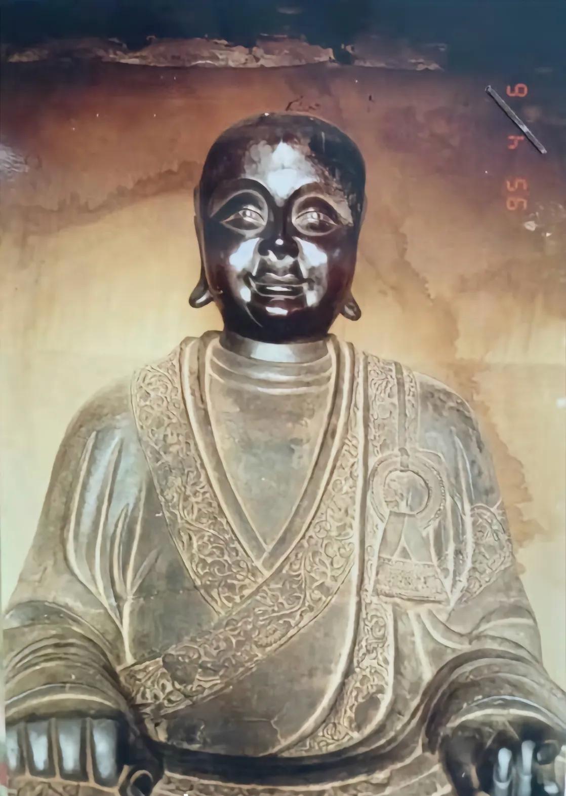 马未都有段话很关键！他说，古代铸铜像，通常一个模子多铸，唐朝的模子宋铸，宋的模