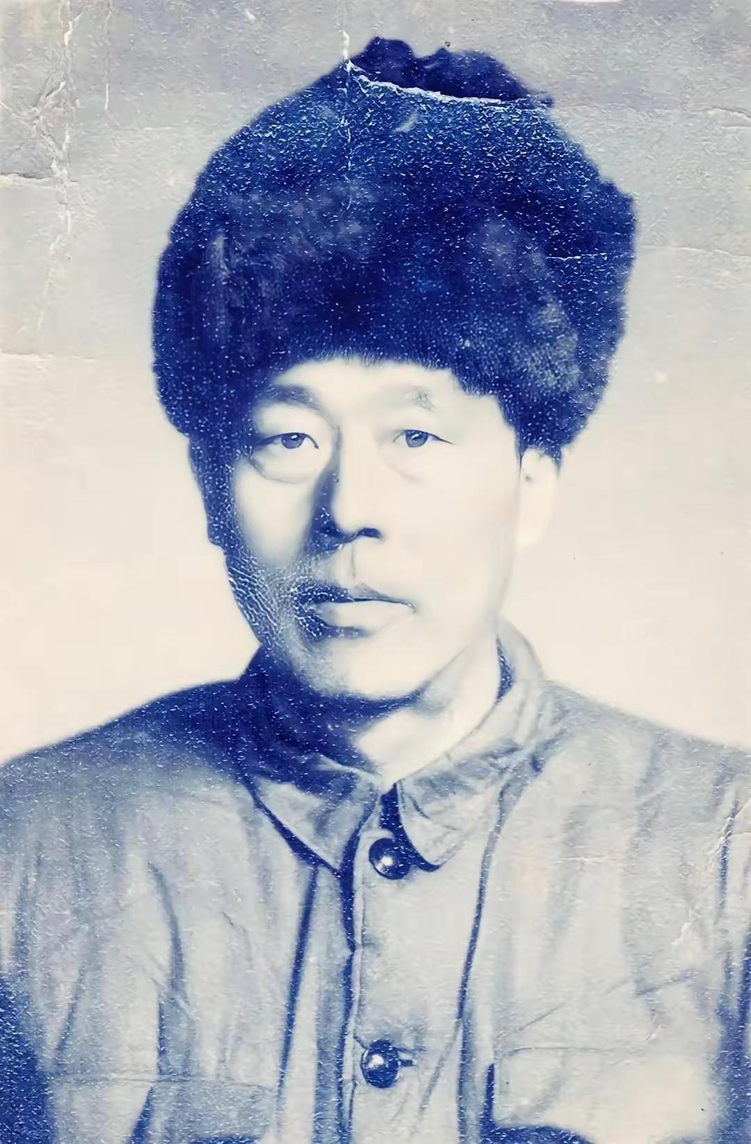 1940年，张啸林让保镖交枪，准备开除他，保镖说：“不干就不干，走人就是了！”说