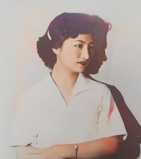 1978年，一伙人突然闯入一户农家，将家里的女人带走，正当女人的丈夫一头雾水的时