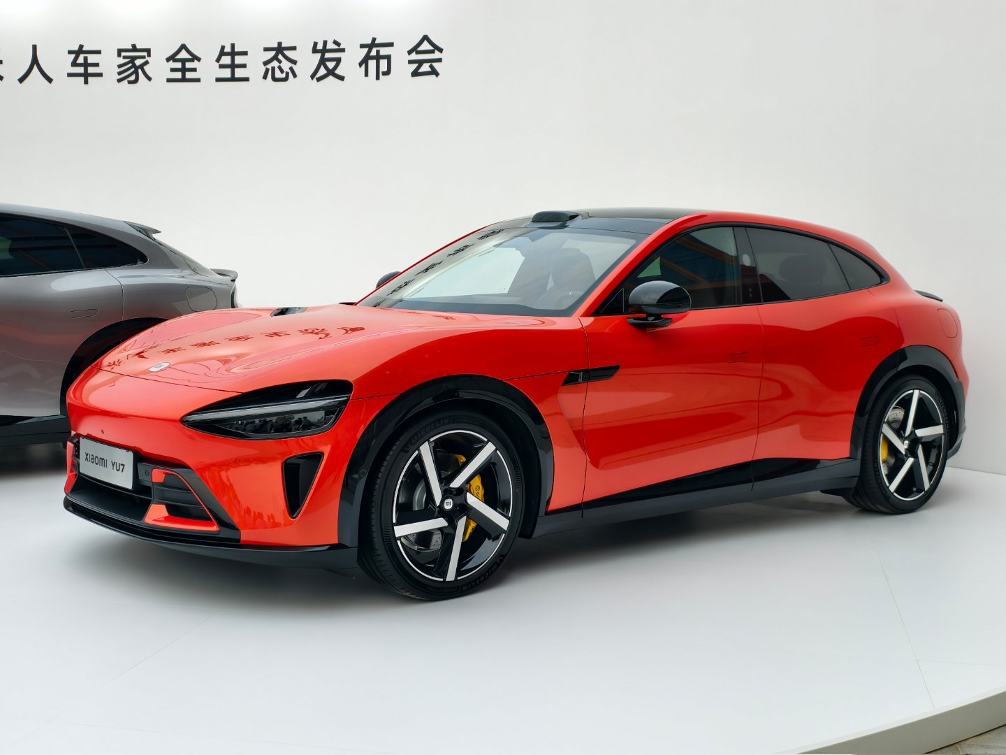 小米YU7为时代精英打造的「先进SUV」看到实车了～帅不帅[666]图五远远的