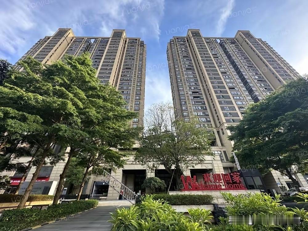 天河牛奶厂的华润天合，最近炸出个大瓜——123平的三房，2023年4月卖955万
