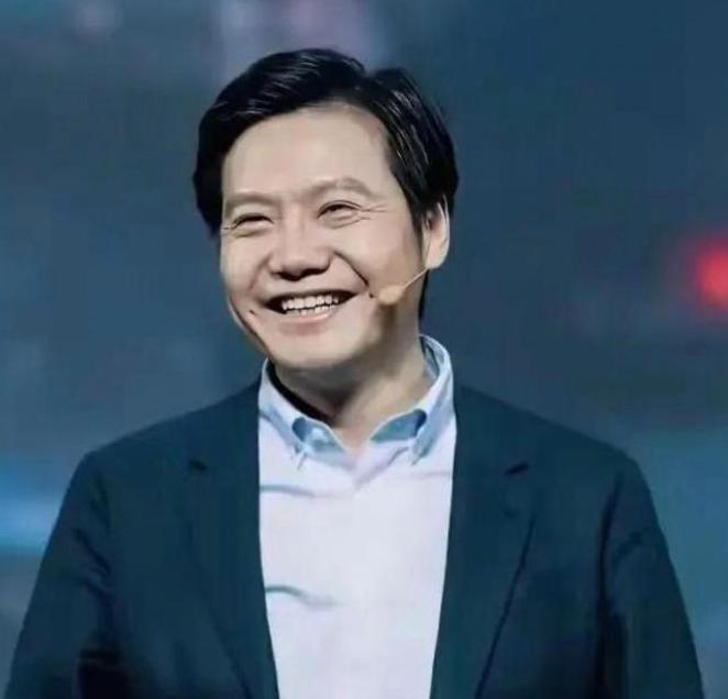为什么小米，能‎轻松拿到高通最先进的芯片？答案很简单，因为小米不构成威胁。华为呢
