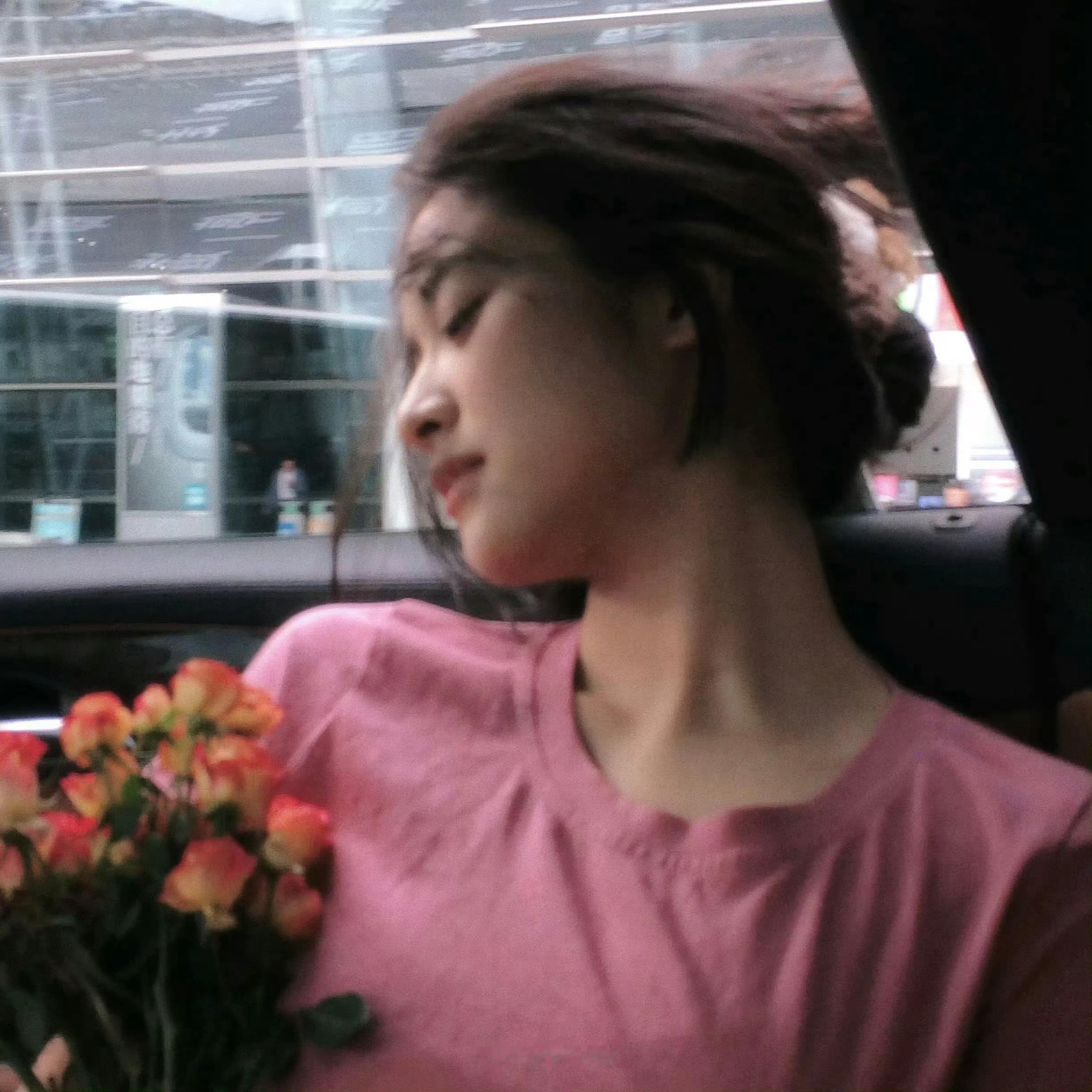 沈月“其实除了这个地方之外，我曾经也去过一些以后再也找不到的花园、田野。有可