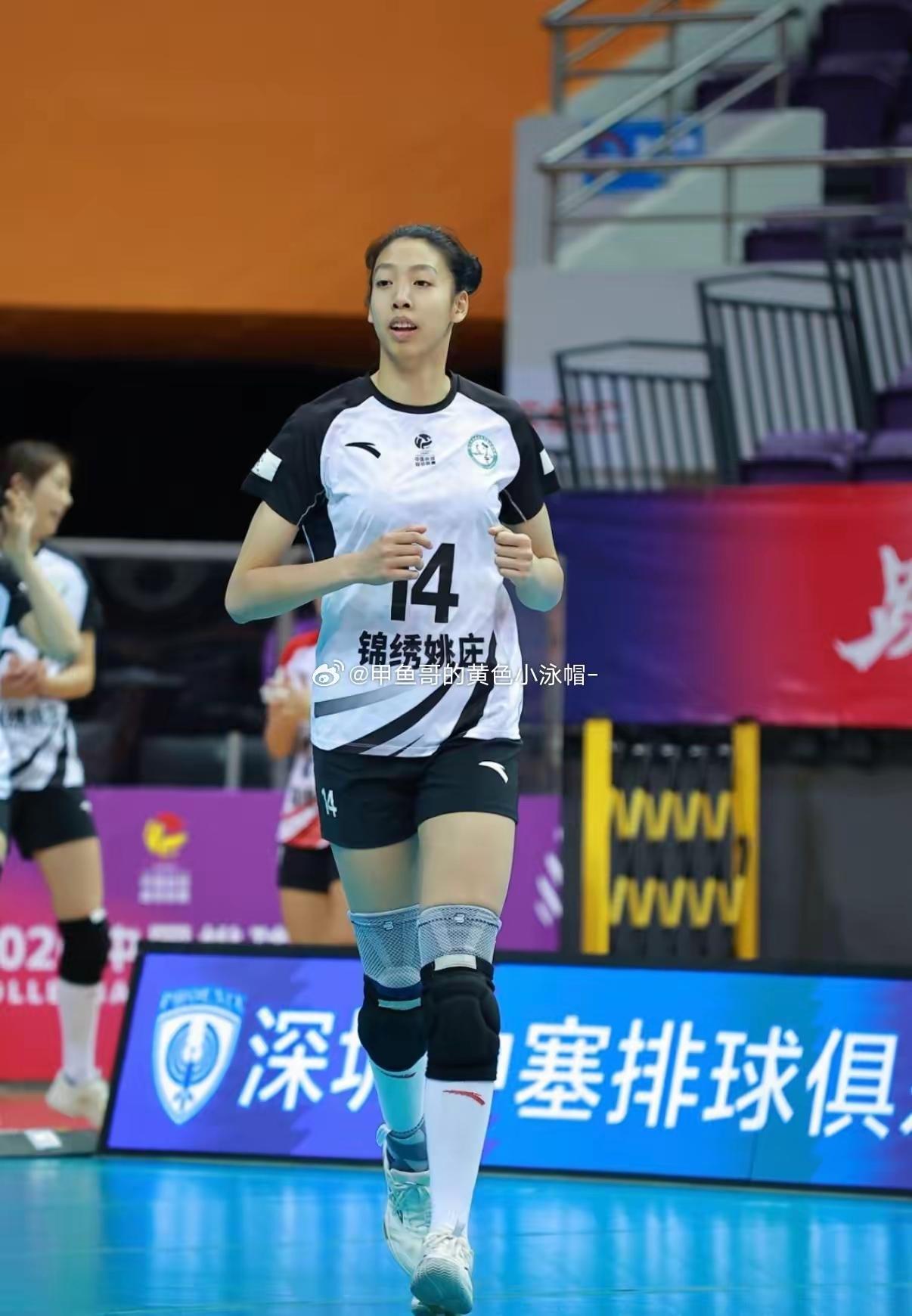 年轻小将季雨箫脱颖而出入选国家队，主要是为下一周期培养梯队人材，浙江女排正是因为