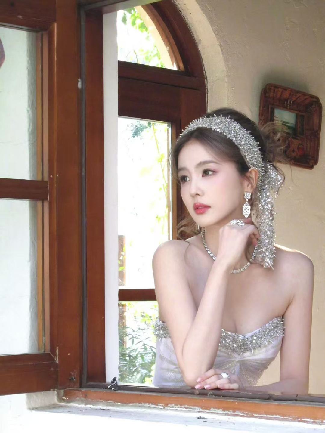 白鹿说解锁新发色白鹿感恩新发色超级美呜呜呜​​​