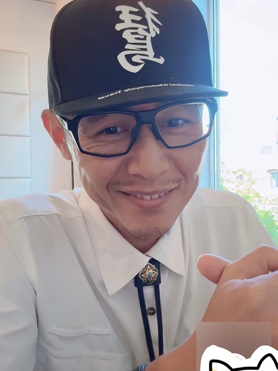 连麦男子：冰哥，您好。我今年52岁，和爱人结婚快三十年了。儿子去年结婚，我拿出全