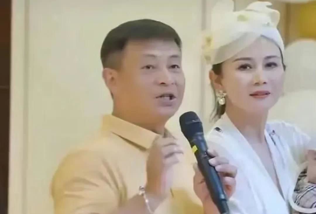 男人真的能坚持丁克吗？51岁李大双再婚得子，宠溺眼神藏不住‘真香！