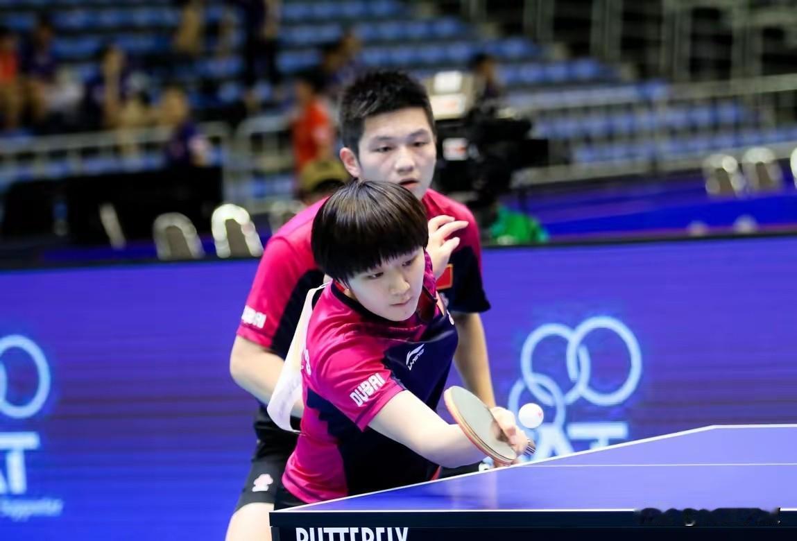 周雨说:樊振东生活中对别人很好，别人对他也很好！所以他现在很少上网了！因为他