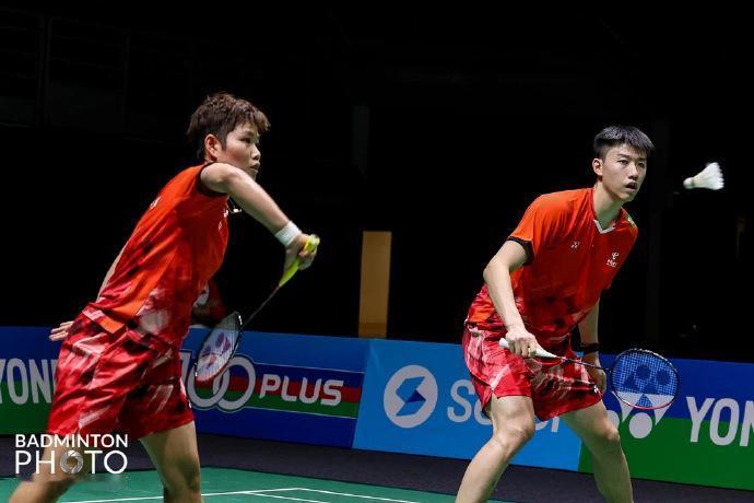 苏迪曼杯半决赛中国1-0日本今天的半决赛9点半开始。首盘混双，中国队派出冯