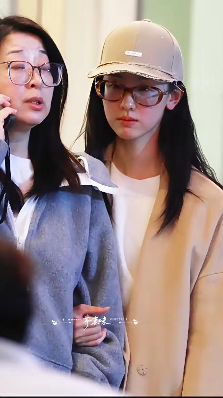 难得一见，陈都灵（嘟嘟[玫瑰]）的“微醺”状态，据说是《雁回时》