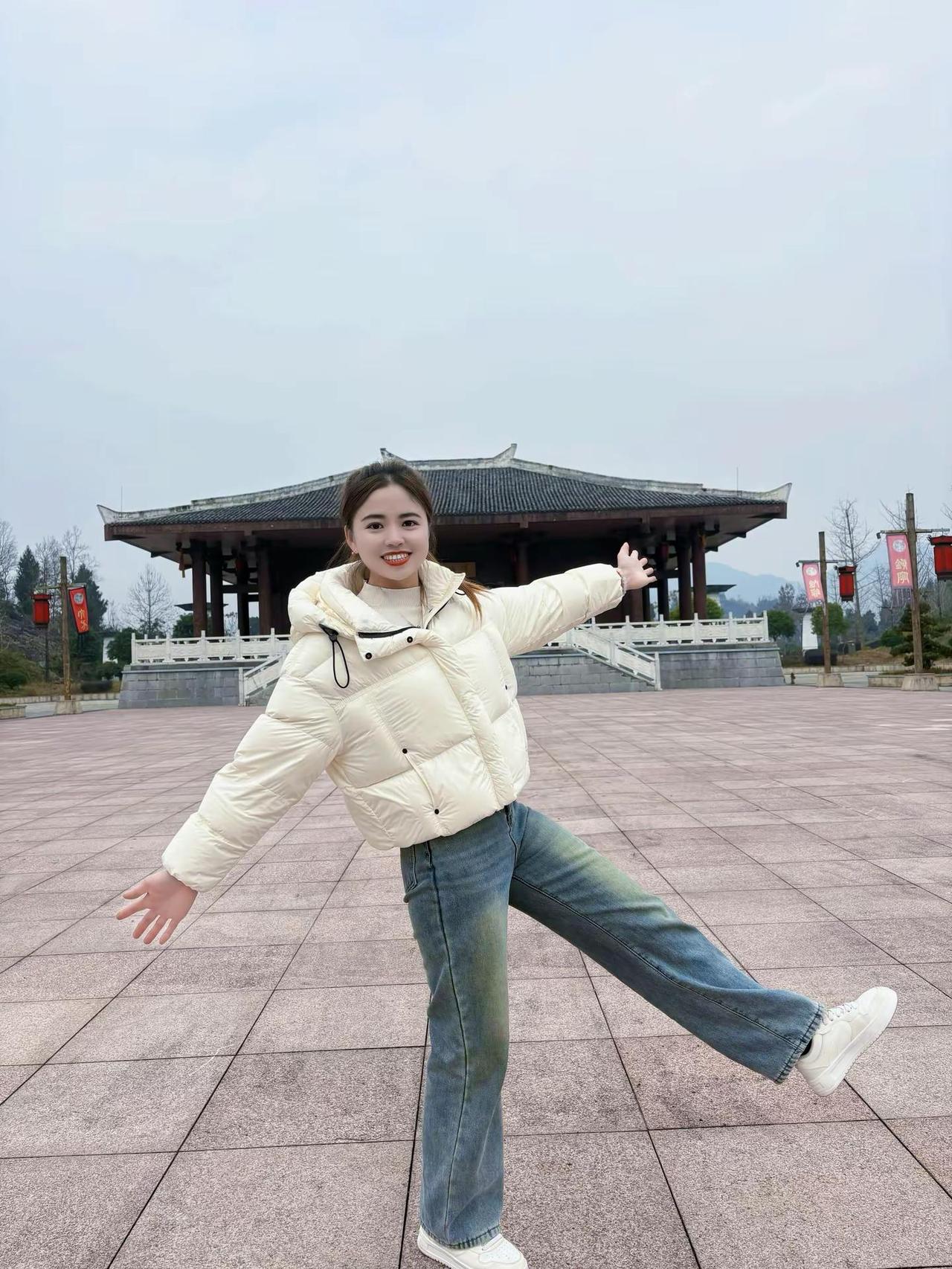 在合适的两个人，如果不去关心慢慢就陌生了！再深的感情不去呵护慢慢就淡了，冷落久了