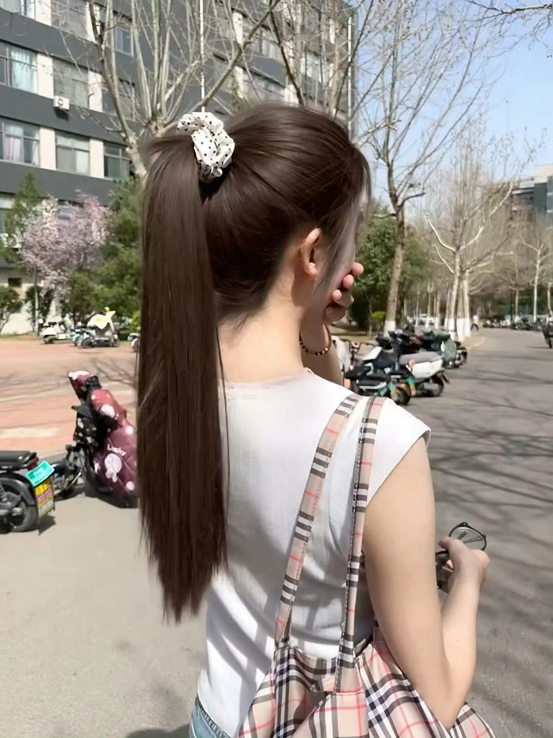 要说我对哪个发型有滤镜那真的只有高马尾羡慕每一个绑高马尾好看的人….（非常考