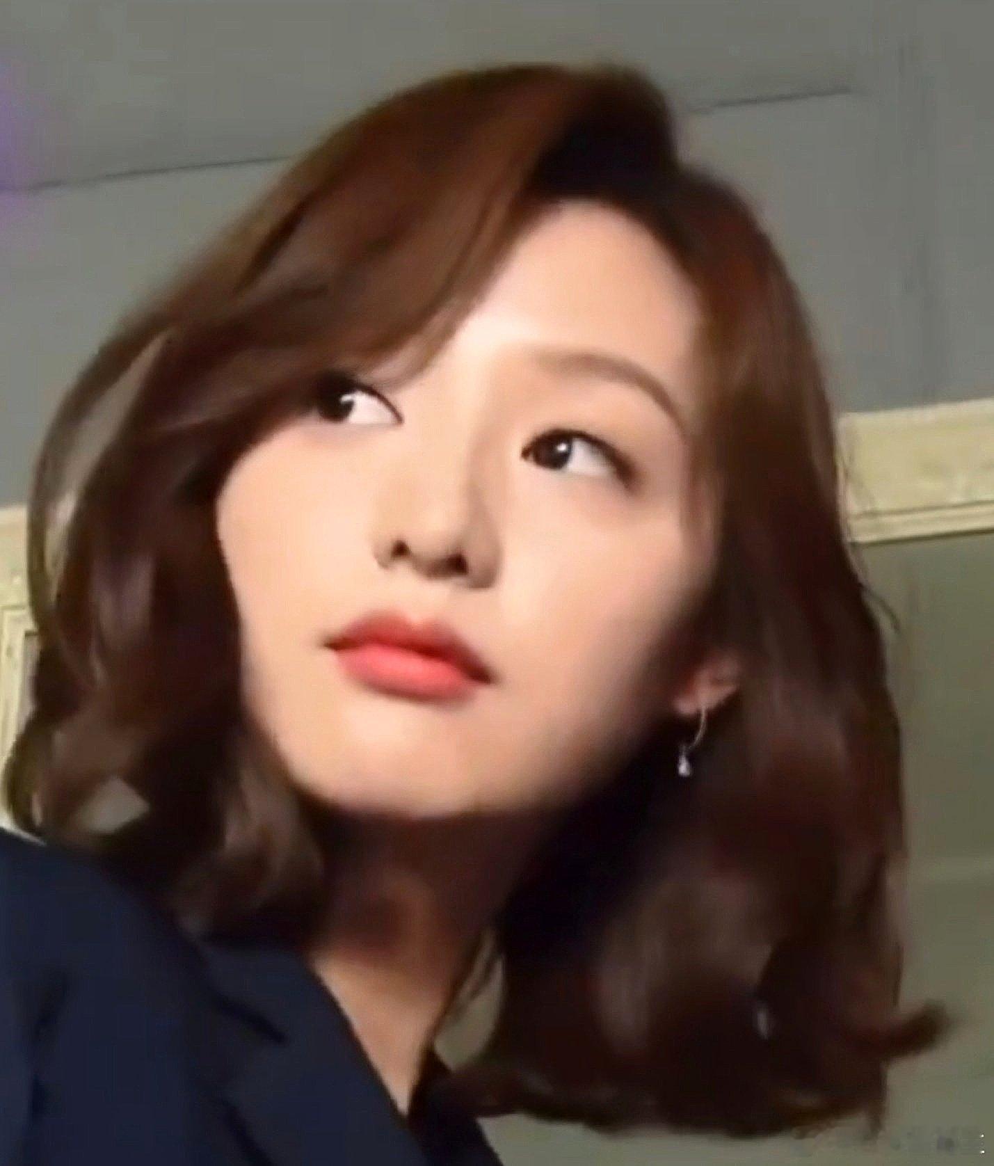 是中长发的美腻金智媛