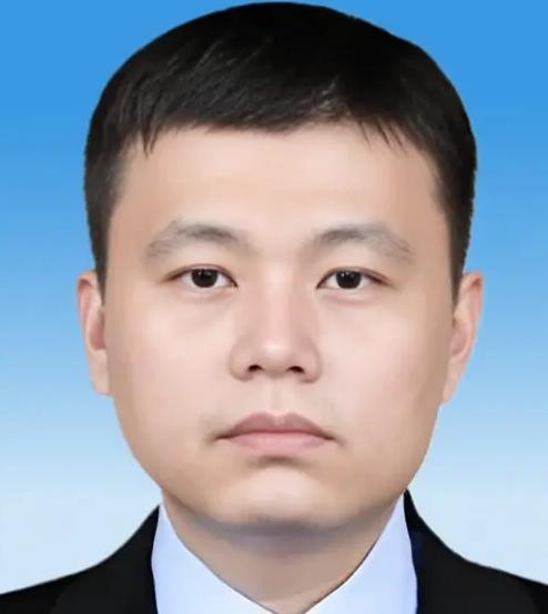 2006年，广东顺德海关的一位小公务员，银行卡里突然多了4100万，还叮嘱妻子千