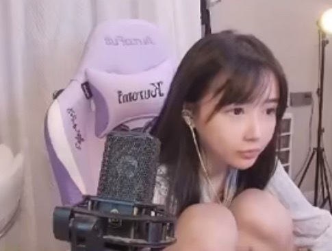 塔莉娅：我不接单，因为这是我以前的谋生之道，就是我从小干的事情，所以我会有点抵触