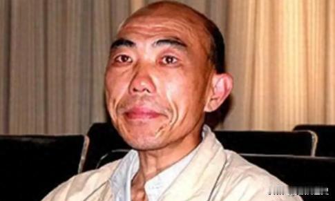 胥敬祥。1991年，他是河南鹿邑县一个老实巴交的农民。就因为在酒桌上脱了件外套，
