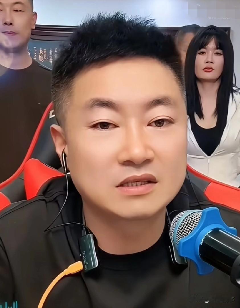 互联网网红衣服穿戴最牛逼的两个人，辛巴初瑞雪，二驴平荣。方丈的鞋加一起300来万