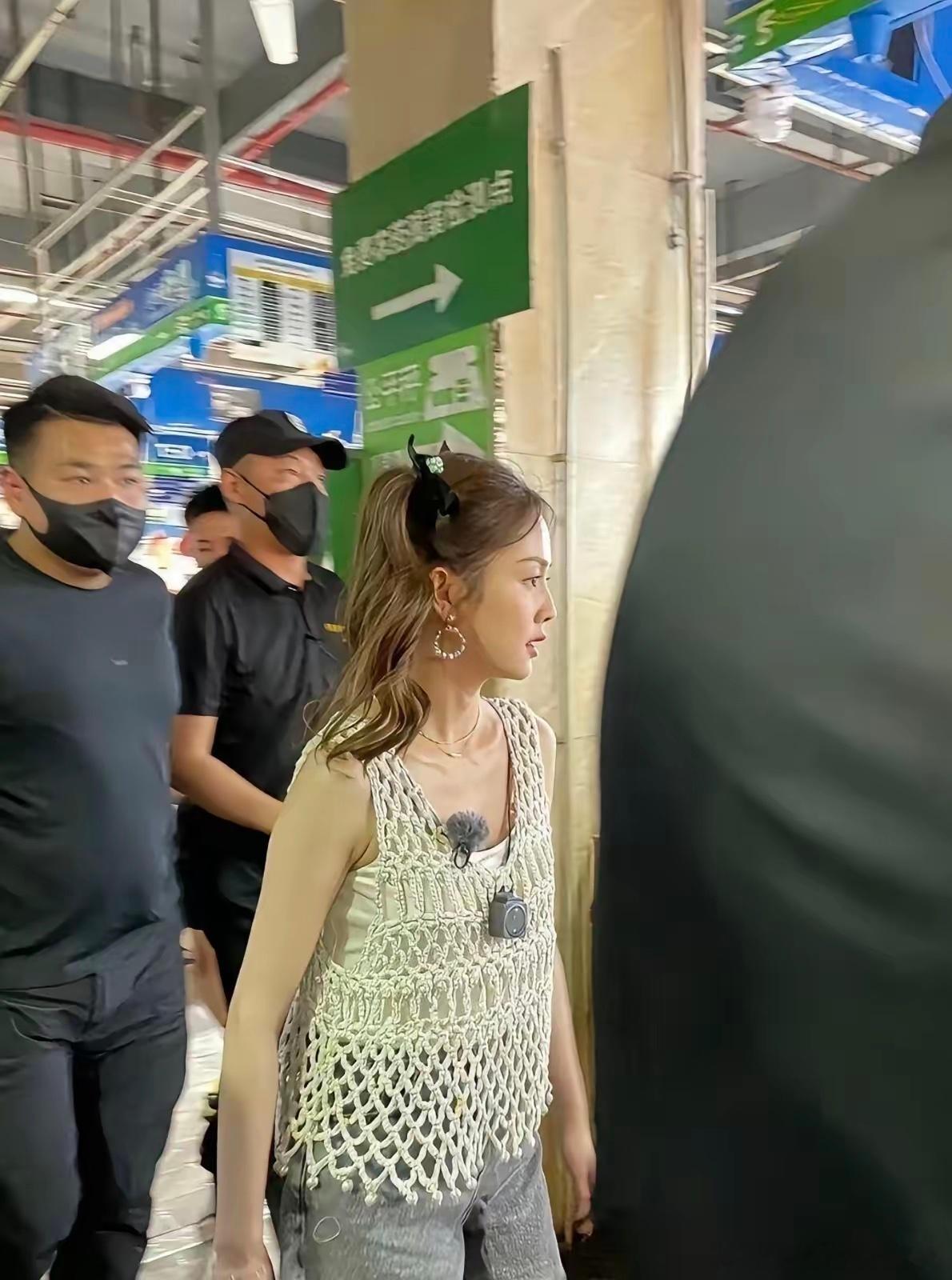 怎么那么多人说白鹿长相普通啊。生图这样还普通？感觉是不是太严格了