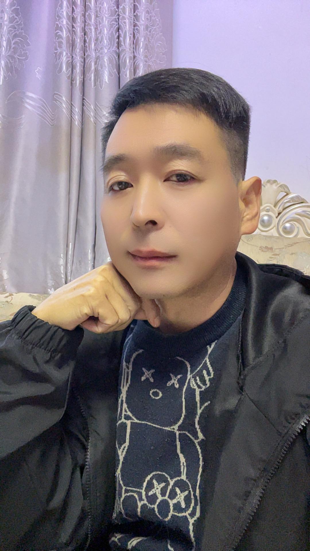 男人喜欢年轻漂亮的女人，但尊重的都是那些刻苦勤奋，三观正、有价值的女人...