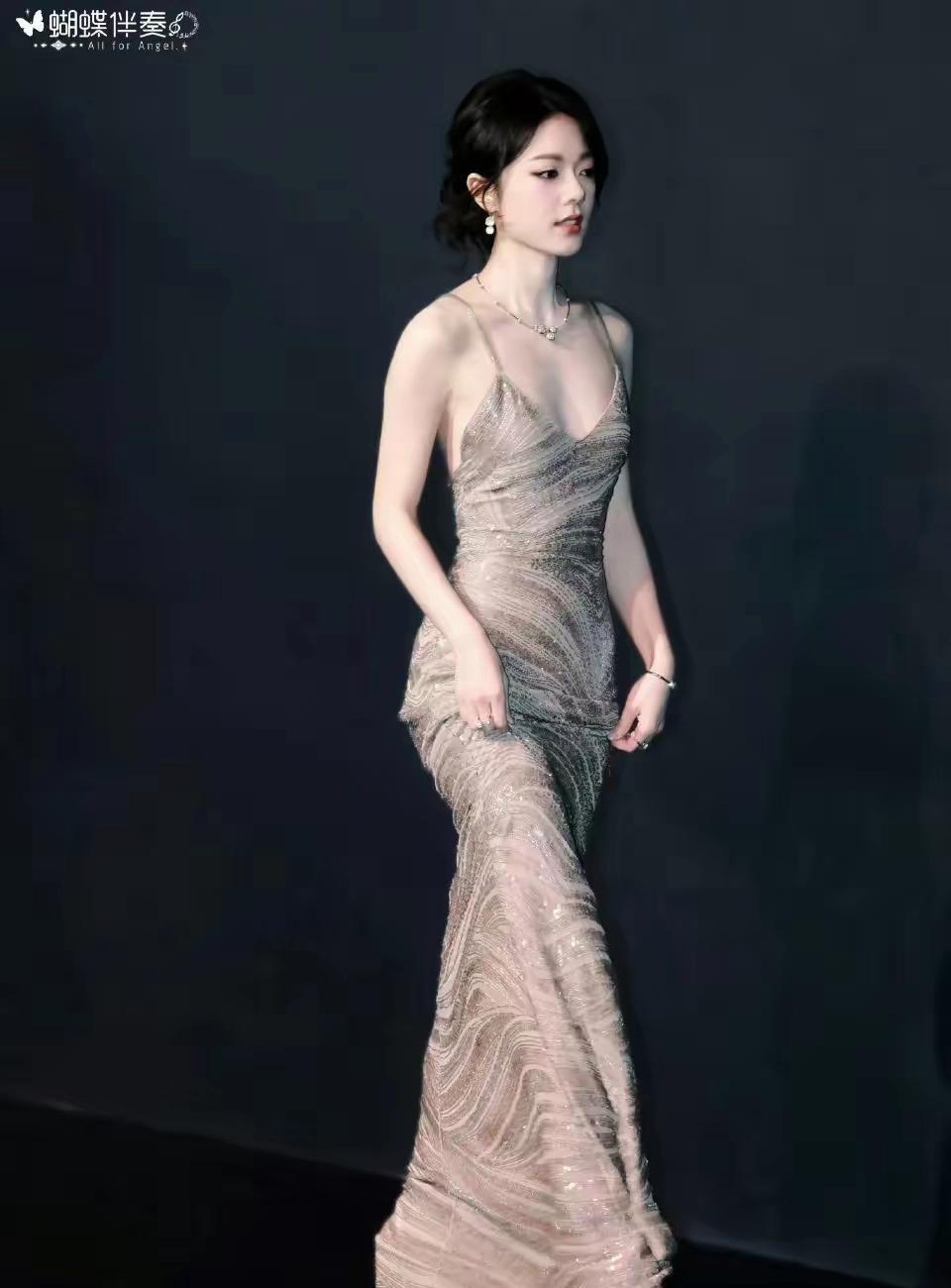 赵今麦是真成熟还是装成熟，现在好有女人味儿​​​
