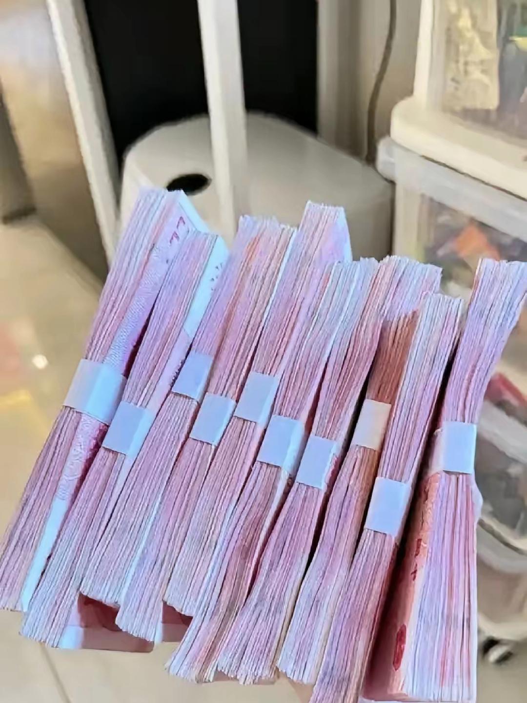 银行利率越来越低了，我临时做了一个决定，邮储银行10万两年定期到期，本来想