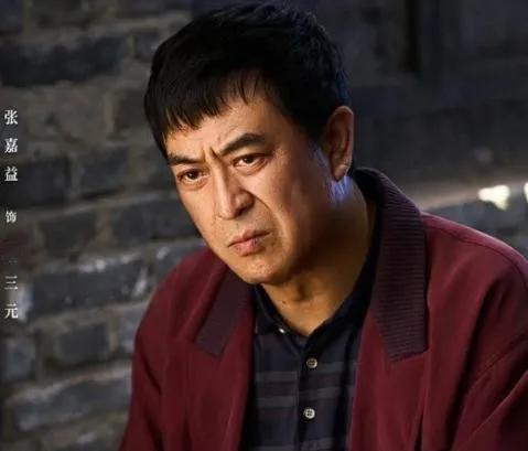 当年张嘉益北漂，混得最惨的时候连房租都交不起。幸好有孙浩——那时孙浩已经凭《中华