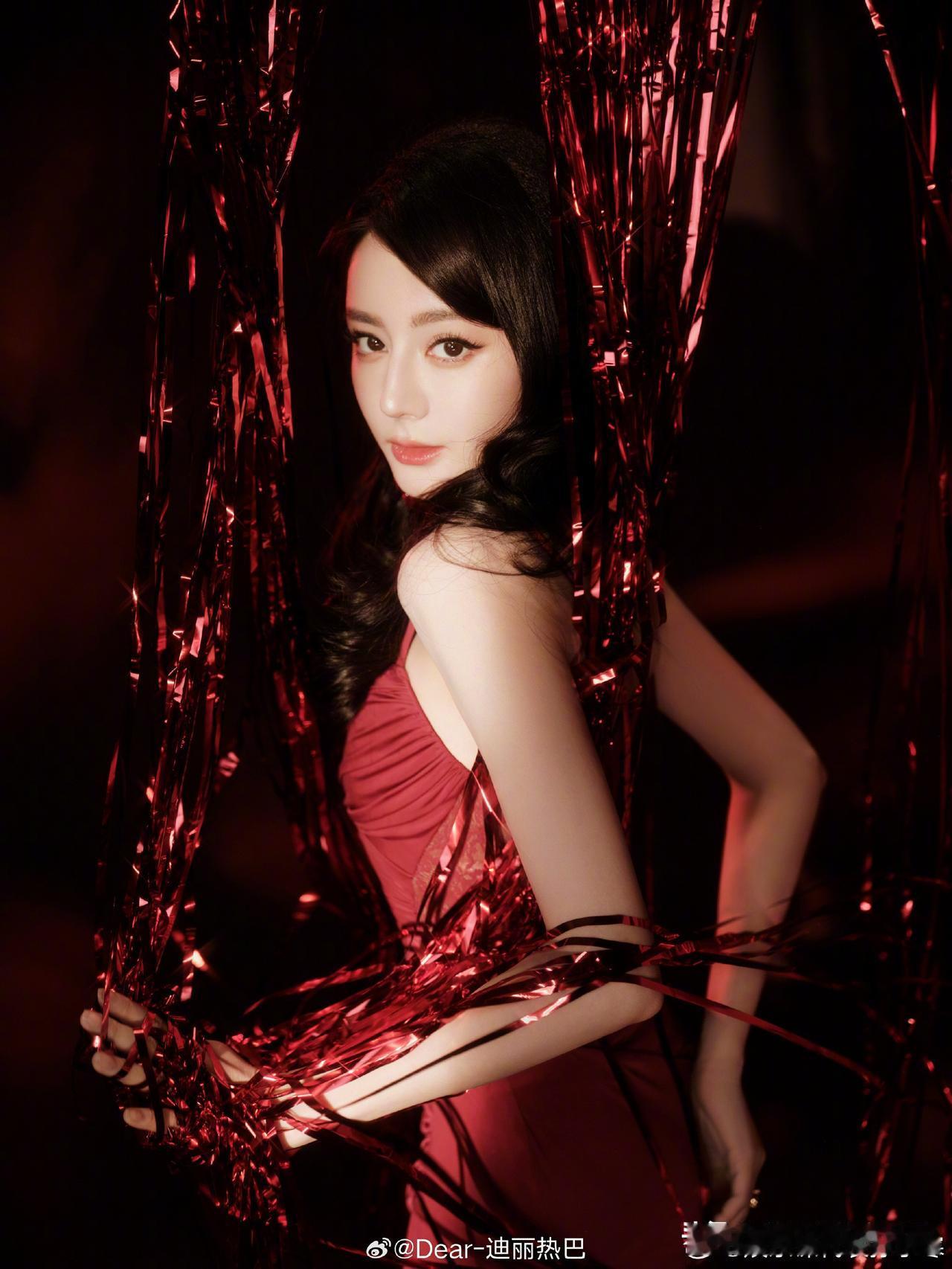 小宝宝新年快乐@Dear-迪丽热巴🎉!!新年这波红色大片也太美了哦马年继