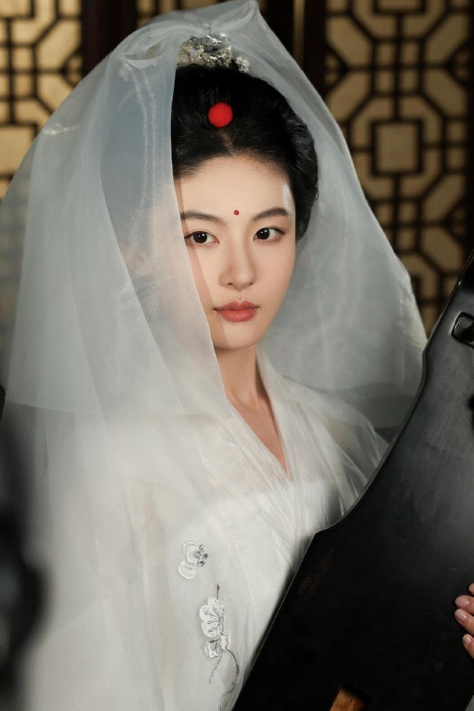 赵晴赵晴从此不敢看观音赵晴真的越来越美了，这个观音造型很古典，最近新剧路透也都很