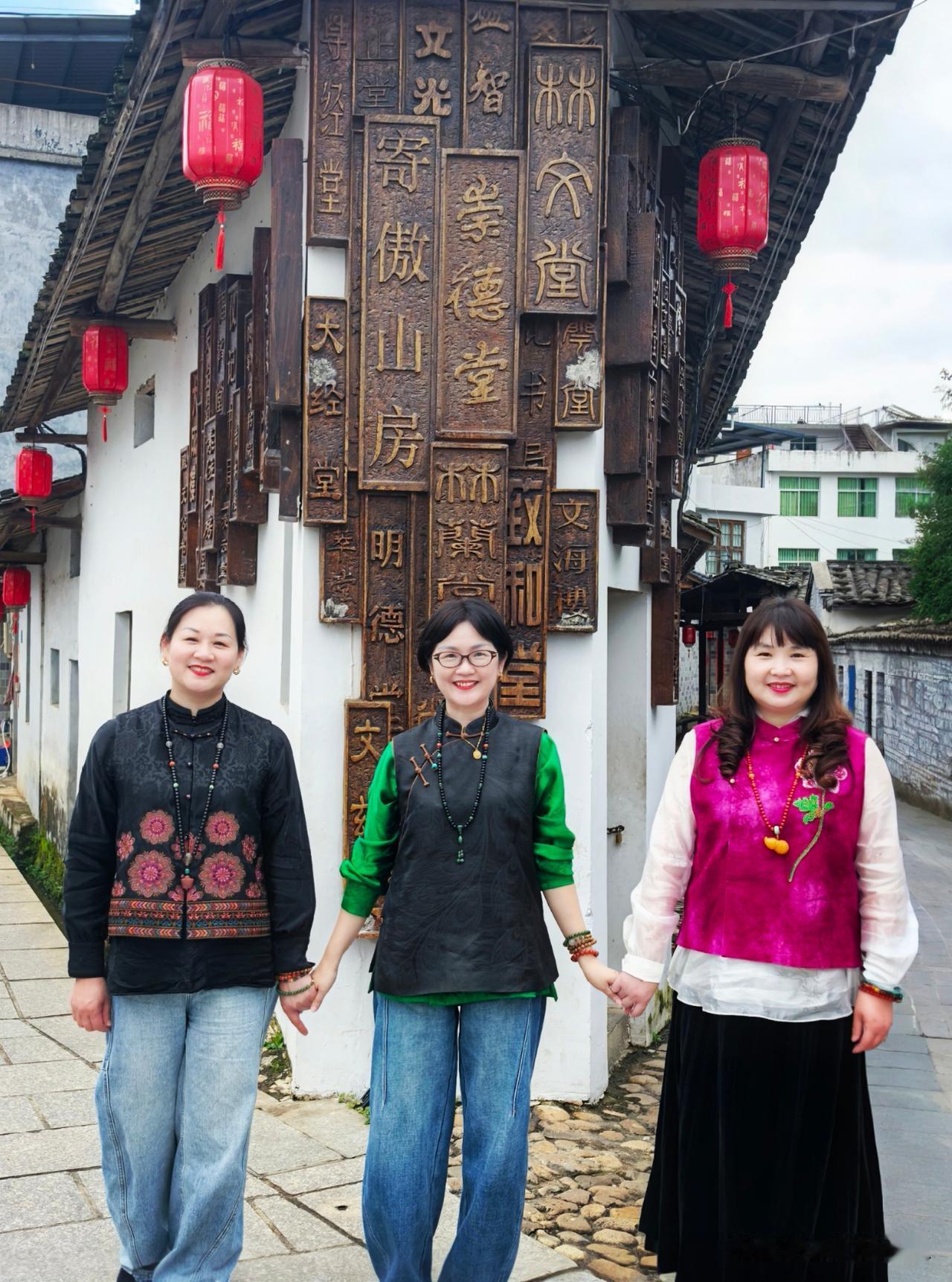 刚结婚那会儿陈先生看着我的四大衣橱都装得的满满当当衣服几乎一个月都没有重样