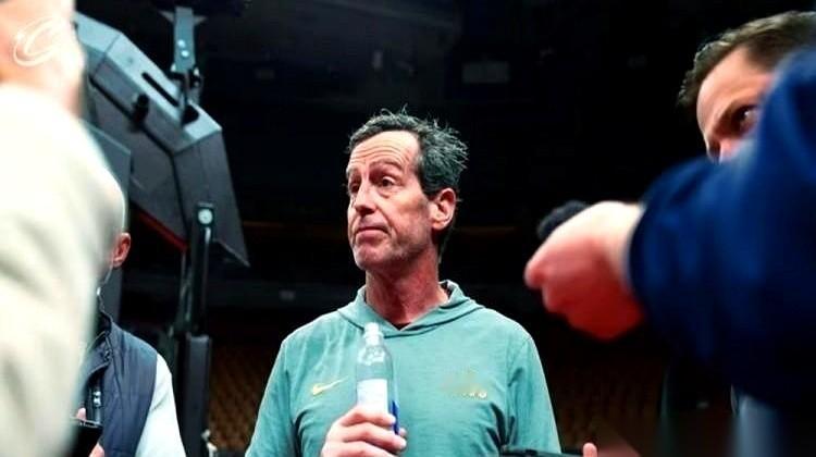 猛龙对阵骑士这场球，看得人直拍大腿。全队三分球一度投出18中1的离谱...