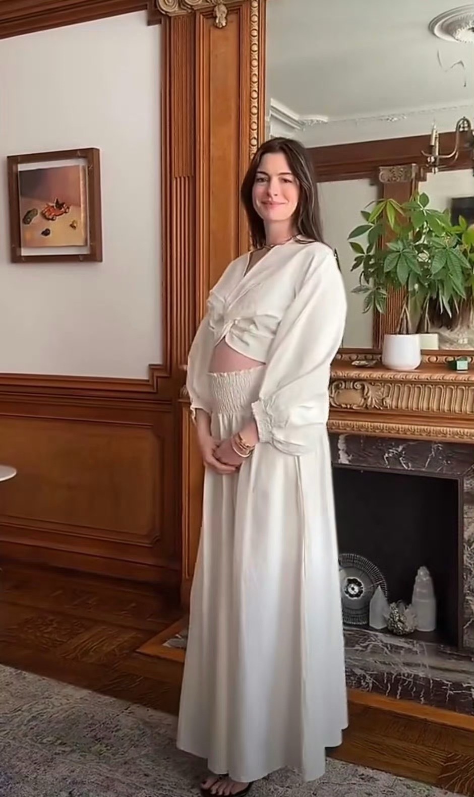 安妮海瑟薇怀三胎啊啊啊！安妮·海瑟薇官宣怀三胎了！前两胎都是大胖小子，这次全网都