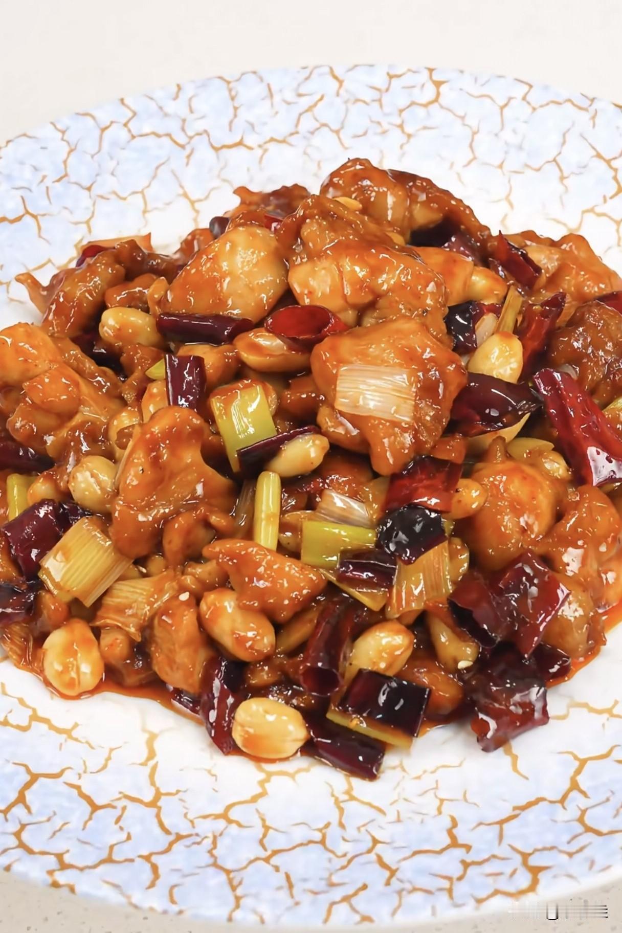 做宫保鸡丁总翻车？入行10年大厨曝内幕：8成错在“偷油婆色”和这步！真的跟